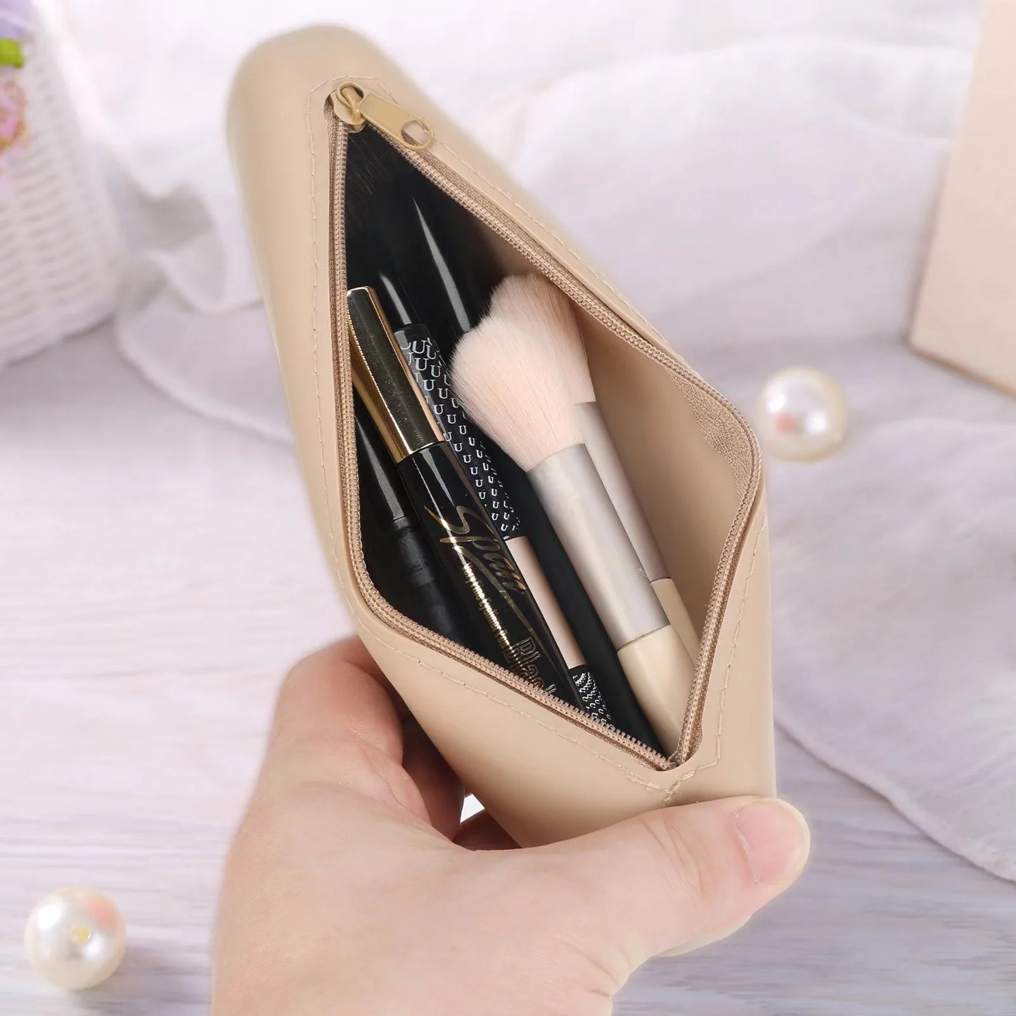 Durable zipper cosmetic pouch for makeup brushes